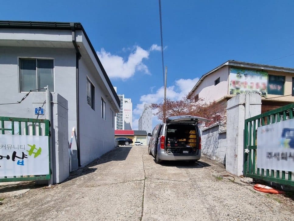 오산 회사 주차장 입구 주차차단기 설치 작업 전